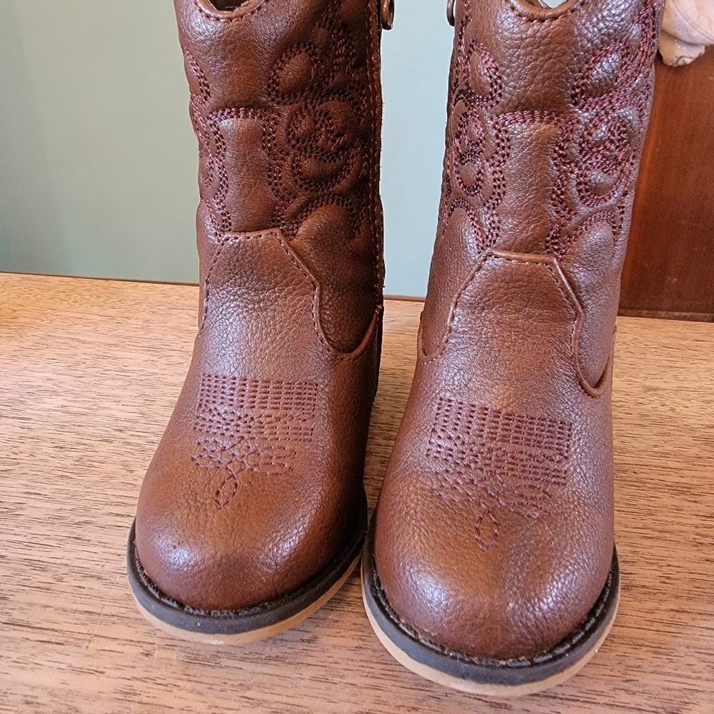 Boys boots